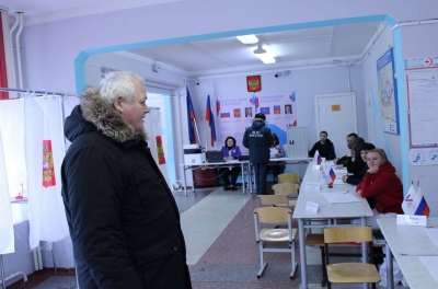 Избирком в Мурманской области признал фотографию Путина на участке «государственным символом», а не агитацией