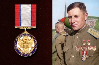 Какую американскую медаль имел трижды Герой Советского Союза летчик Покрышкин?